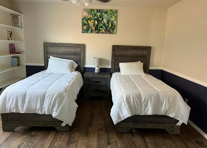 Hottub-King Bed -Fire Pit-Bbq-Pristine Kitchen