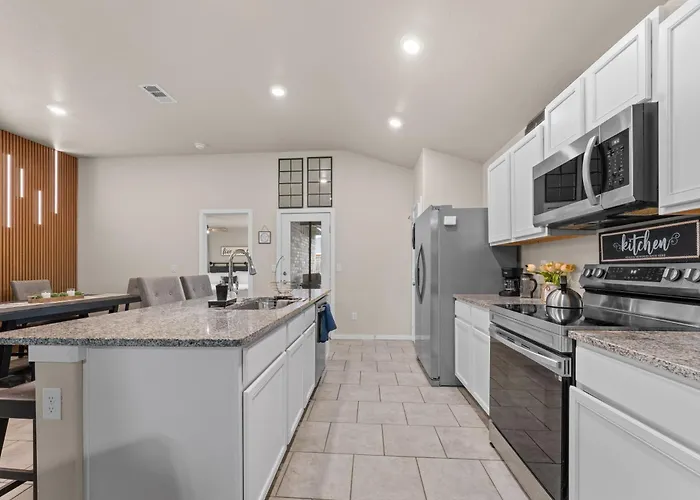 Basin Haven, King Suite, Clean Modern 3Br, Garage